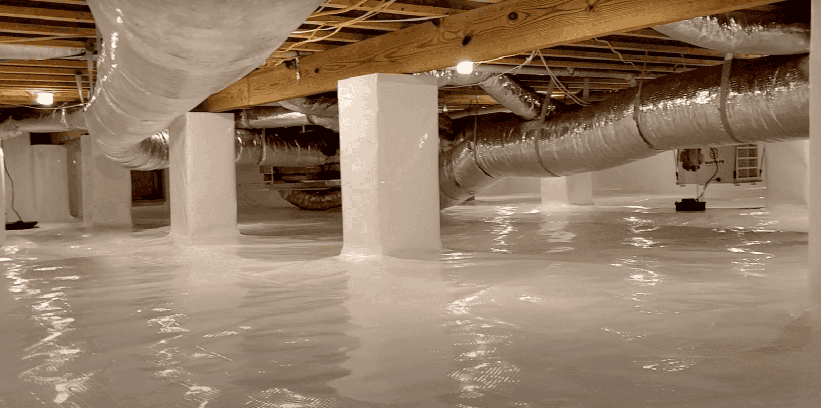 Crawl space with vapor barrier encapsulation